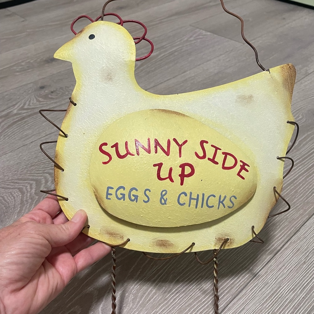 Metal Chicken Sign - Picture 3 of 4